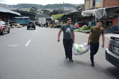 Las calles del mercado que antes tenían huecos ahora están pavimentadas