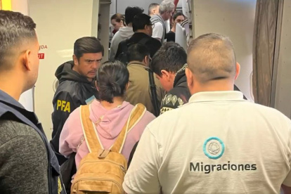 Expulsión y regreso a Ecuador de dos personas cercanas a Fito en Argentina.