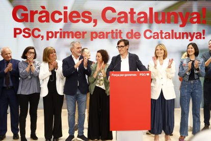 Cataluña. . Salvador Illa, principal del PSC, celebra el triunfo en las urnas del Partido Socialista Cataluña (PS
