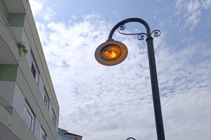 Las luminarias fueron reparadas en la calle Numa Pompilio Llona, en el barrio Las Peñas.