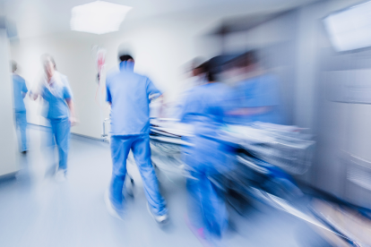 Médicos denuncian que el hospital del Ministerio de Salud Pública está tomado por grupos delictivos.