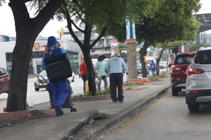 Ingresos. Existen trabajadores que, pese a gozar de algún tipo de contratos, ganan hasta $ 84 por mes.