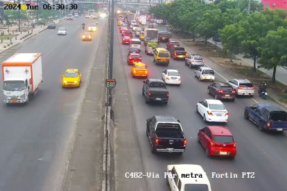 La congestión vehicular se intensificó en la intersección de la vía Perimetral con la avenida Casuarina.