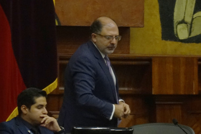 Kronfle anunció que se estudiará el caso para identificar si hubo alguna violación al procedimiento legislativo.