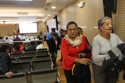 Pabel Muñoz suspendió la sesión, ante los reclamos de los vecinos que cuestionaron las declaraciones de un concejal.