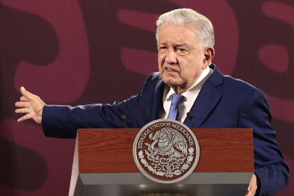 El presidente de México Andrés Manuel López Obrador, participa este martes durante su conferencia de prensa matutina en Palacio Nacional de la Ciudad de México (México).