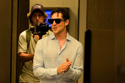 David Bisbal al llegar a la rueda de prensa en Guayaquil.