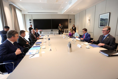 La reunión con la entidad bancaria es la primera actividad que la comitiva ecuatoriana cumple en Francia.