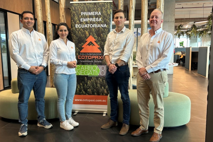 Evento.- Aglomerados Cotopaxi en la feria