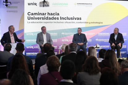 Participan en el foro "Caminar hacia Universidades Inclusivas" en Bogotá, académicos de España, Colombia, Chile y Ecuador