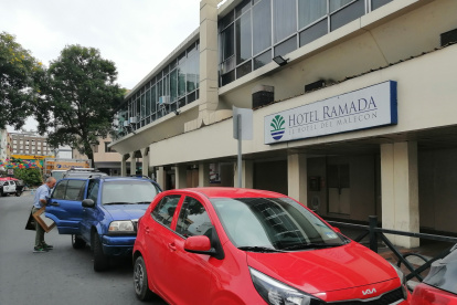 Edificio. Así lucían los exteriores del Hotel Ramada el miércoles 15 de mayo de 2024. Está cerrado.