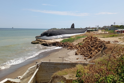 El balneario. Desde marzo que se registró el accidente, ni turistas ni locales pueden acceder a la zona turística de playa Delfín, donde además había cabañas y sitios gastronómicos.