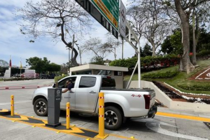 En diciembre pasado, la Universidad Católica colocó barreras vehiculares para controlar más el ingreso y salida de vehículos.