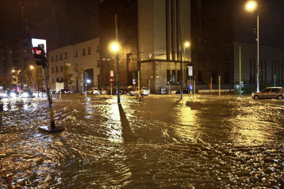 Milán. El río Seveso inundó calles tras las fuertes lluvias.