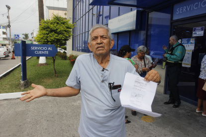 Queja. La ciudadanía pide respuestas, pero lo único que responde CNEL es que paguen para darles ayuda.