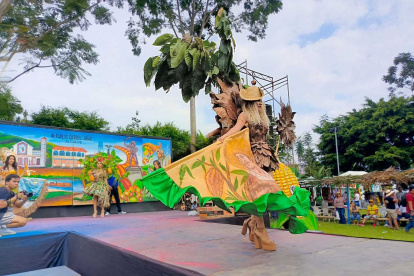 Los grupos de danzas de varios cantones de Los Ríos, rtindiern un homaneja a quienes labran al tierra y conservansus tradicioones