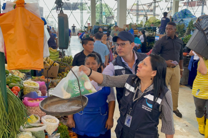 Operativo.- Las autoridades analizan que las balanzas del mercado no estén alteradas.