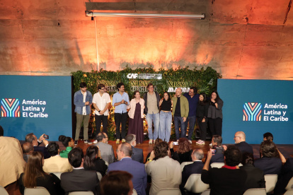 Finalistas. Los 5 mejores equipos del concurso en escenario.