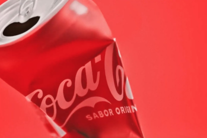 Coca-Cola ha presentando diferentes campañas de marketing a lo largo de su historia que implicado cambiar su logo.