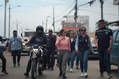 Claudia Martínez, directora de seguridad y control territorial de Portoviejo, en uno de sus recorridos