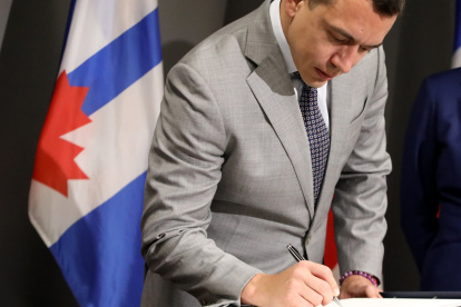 Daniel Noboa firmó el Decreto 273, donde cesa a Alan Sierra y encarga la UAFE a José Neira Hanze.