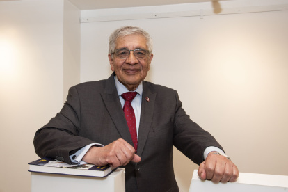 Joaquín Hernández es licenciado en Filosofía, magíster en Filosofía Contemporánea y doctor en Filosofía.