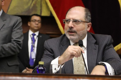 El presidente de la Asamblea, Henry Kronfle, dijo que ha faltado 17 veces en el Legislativo.