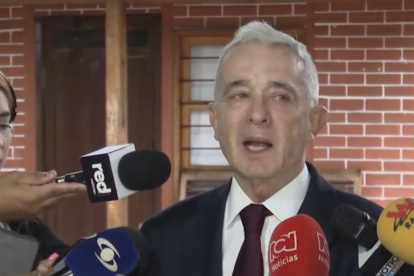 El expresidente colombiano, Álvaro Uribe, durante una rueda de prensa este viernes 17 de mayo en Bogotá (Colombia).