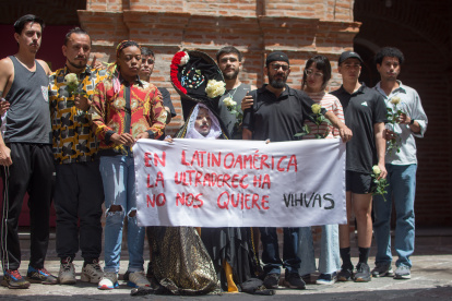 Unión. Los artistas convivieron por seis días en el pabellón donde se realiza la exhibición, que se extenderá hasta agosto próximo.
