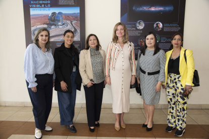 Ana María Vásconez, Abigail Luzuriaga, Patricia Acosta, Mercedes Millán Cristina Negrete y Ana Gabriela Valdivieso.
