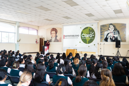 Capacitación. Una de las charlas sobre reciclaje que impartió Claro en la Unidad Particular Nuestra Madre de la Merced