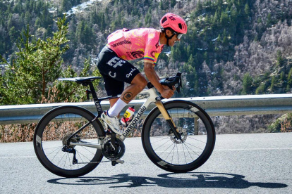 Richard Carapaz se prepara en Europa para participar en el Tour de Francia.