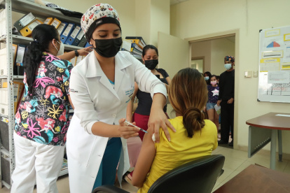 La vacunación contra el COVID-19 se retoma en Ecuador, a partir de finales de mayo.