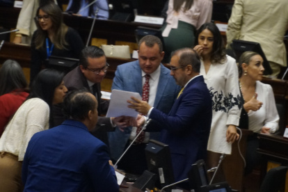 La moción del Asambleísta Socialcristiano, Vicente Tayano para conformar la Comisión Especializada Ocacional para dar trámite a los proyectos de ley remitidos por el ejecutivo fue aprobada por el pleno de la, Asamblea Legislativa