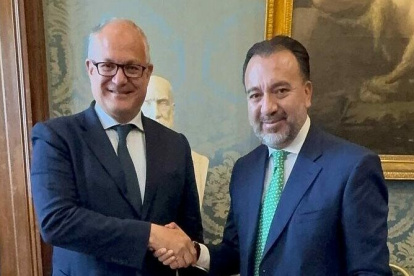 Acuerdo. Pabel Muñoz se reunió con el alcalde Roberto Gualtieri.