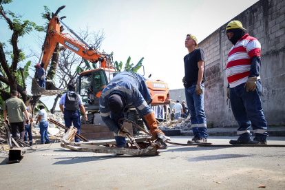 Los ciudadanos fueron retirados del sector por invadir predios municipales.