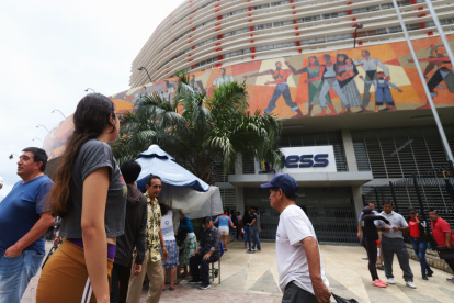 Fachada del Instituto Ecuatoriano de Seguridad Social (IESS), en Guayaquil.