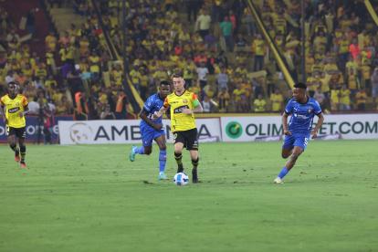 El jugador Damián Diaz abrió el marcador durante este primer tiempo.