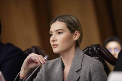 La ministra de Ambiente, Sade Fritschi, ha sido objeto de críticas por su gestión.