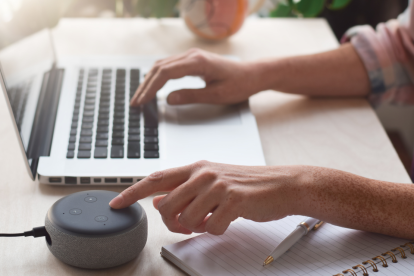 Amazon podría cobrar una suscripción mensual por una versión de su asistente Alexa con IA.