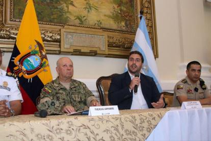 El gobernador del Guayas, Vicente Auad, asegura que en la Zona 8  se desplegará un contingente policial grande.