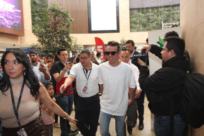 Urán está de visita en Quito para promocionar una carrera suya. Visitó centros comerciales. Se retirará este año.