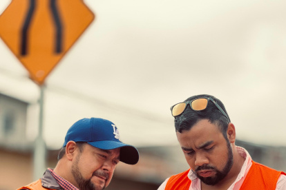 La altura máxima de vuelo es de 400 pies (122 metros) sobre el terreno y solo pueden operar entre el amanecer y el atardecer