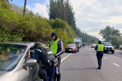 La restricción del Pico y placa en Quito rige en dos horarios, de lunes a viernes.