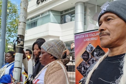 Lucha. Los abacaleros en las afueras de la Corte exigiendo justicia.
