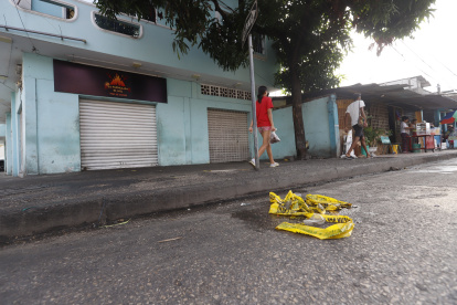 Escena. Ayer, en el lugar donde se produjo el hecho aún quedaban pedazos de la cinta que usaron para cerrar