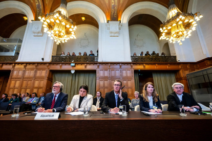 Resolución. Los representantes de Ecuador y sus abogados escucharon la resolución de la CIJ ayer.