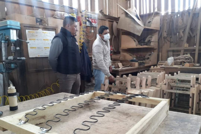 Huambaló. Los artesanos buscan atraer al oficio a la nueva generación.