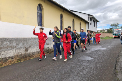 Estudiantes de dos institutos y tres universidades hicieron el recorrido.