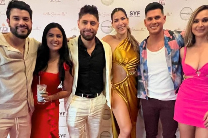 Alejandra con amigos y su novio, Beta